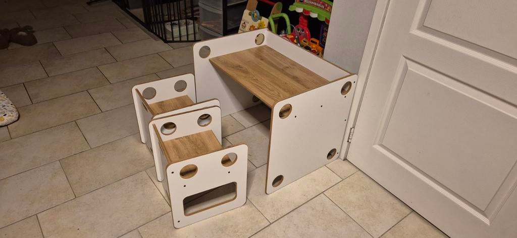 Petite amelie Montessori kindertafel met stoeltjes, Ophalen, Zo goed als nieuw, Tafel(s) en Stoel(en)