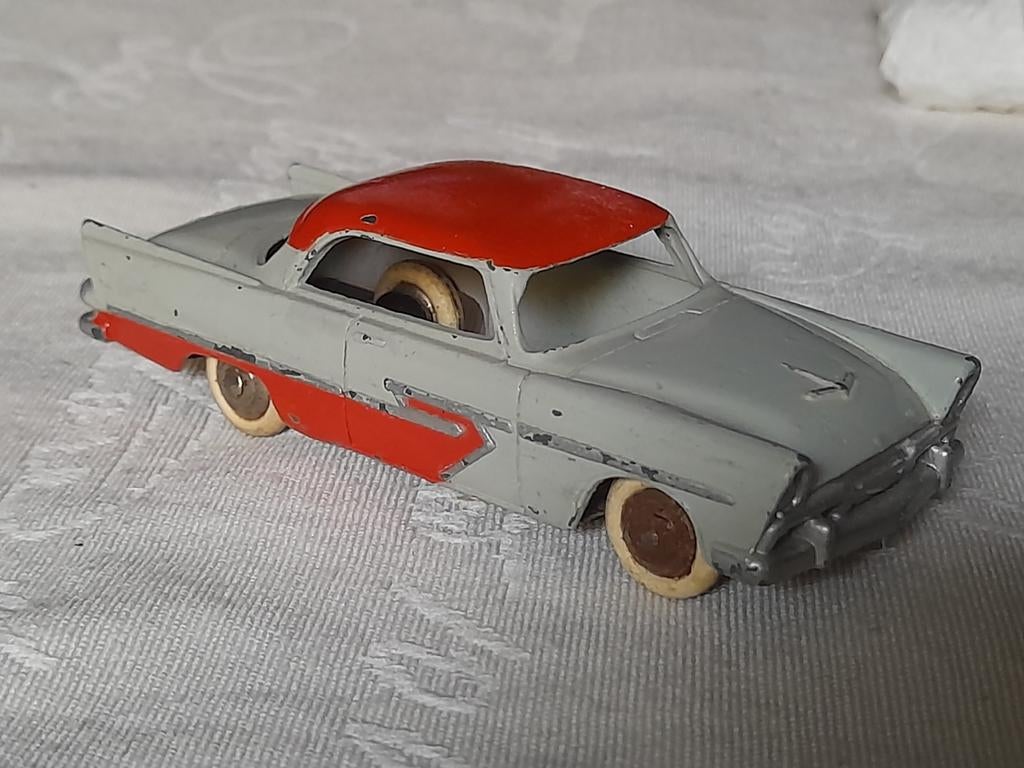 Dinky Toy Plymouth Belvedere, Hobby en Vrije tijd, Modelauto's | 1:43, Ophalen of Verzenden, Gebruikt, Auto, Overige merken