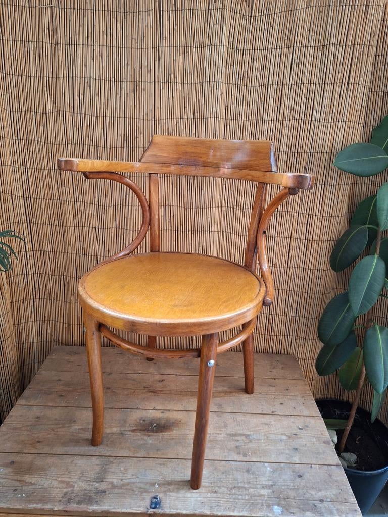 Thonet stoel, Ophalen