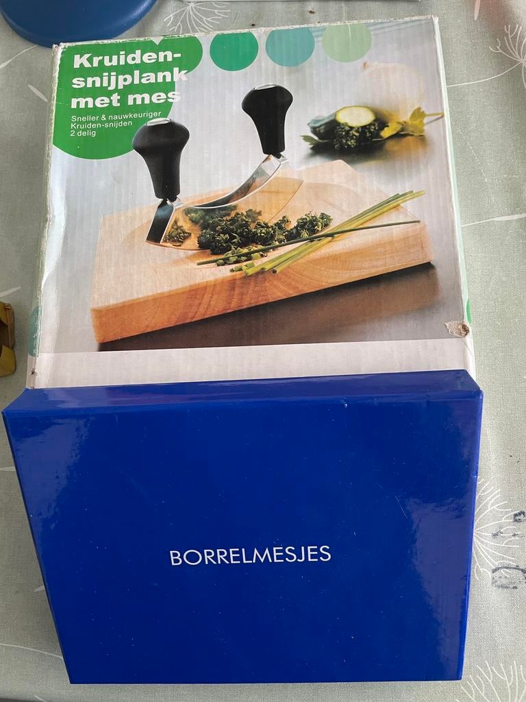 Kruidesnij plank met mes + borrelmesjes, Overige typen, Ophalen of Verzenden, Nieuw, Overige materialen