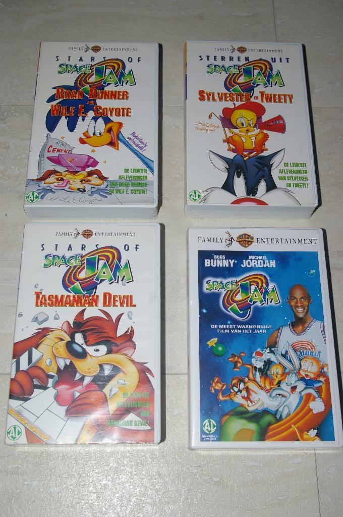 Vier VHS video banden:, Alle leeftijden, Ophalen of Verzenden, Zo goed als nieuw, Overige genres