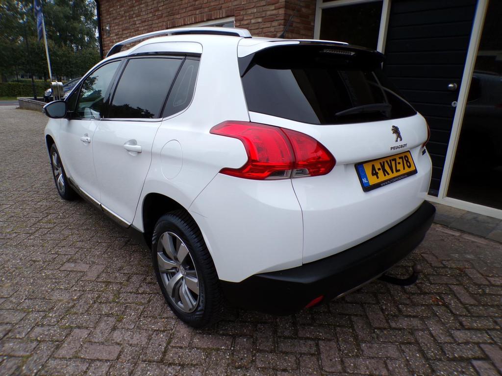 Peugeot 2008 1.2 VTi Allure, Voorwielaandrijving, Euro 5, Zwart, 1199 cc