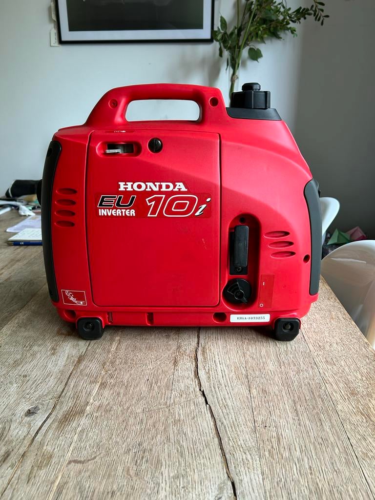 Honda EU10i Inverter Aggregaat - Compact en Stil, Benzine, Ophalen of Verzenden, Zo goed als nieuw, Geluidgedempt