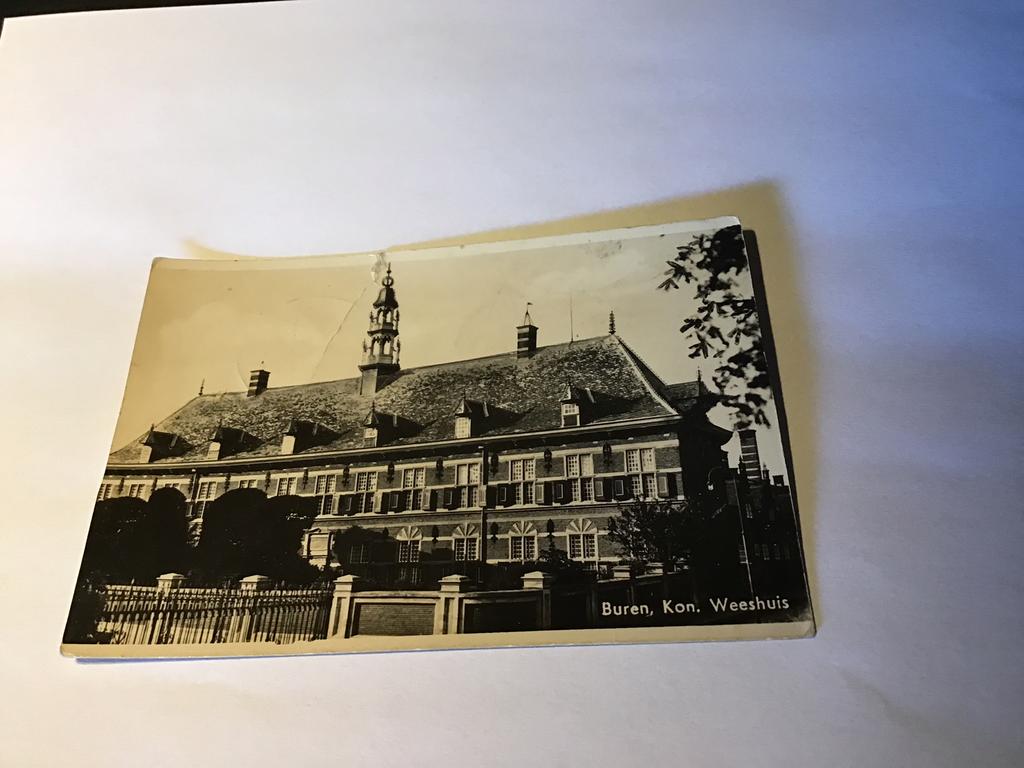 Buren, Kon.Weeshuis ansicht, Verzamelen, Ansichtkaarten | Nederland, Ophalen of Verzenden, 1920 tot 1940, Gelopen, Gelderland