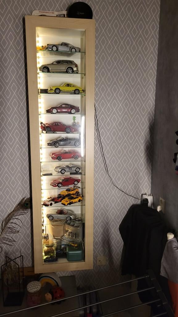 2x IKEA Bertby vitrinekasten met LED verlichting, Huis en Inrichting, Ophalen, Met deur(en), 100 tot 150 cm, 50 tot 100 cm