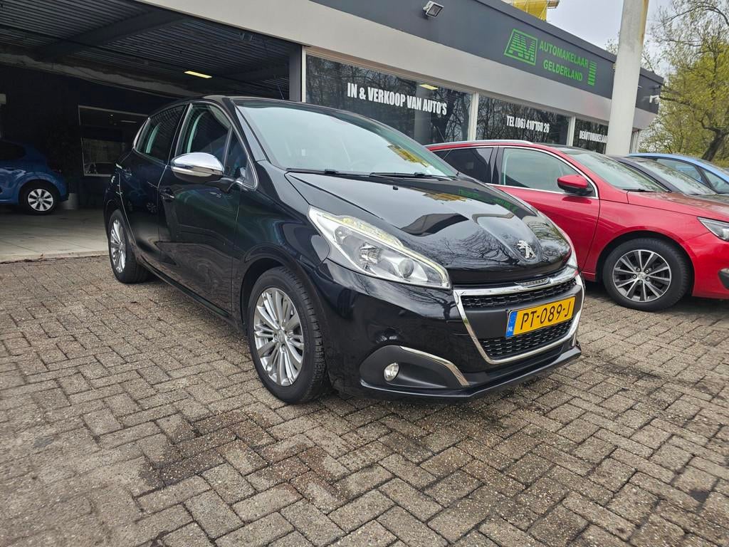 Peugeot 208 1.2 PureTech Allure | AUTOMAAT | NW DISTR RIEM |, Stof, Gebruikt, Euro 6, 1199 cc