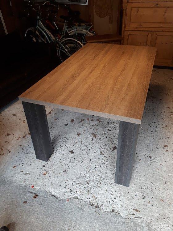 Eetkamertafel, Gebruikt, Vijf personen of meer, 150 tot 200 cm, Modern