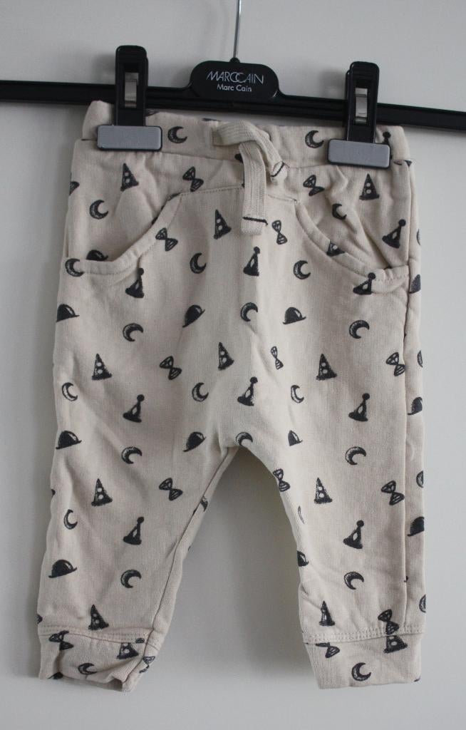 creme met hoedjes print  broekje maat 74, Ophalen of Verzenden, Gebruikt, Jongetje, Broekje