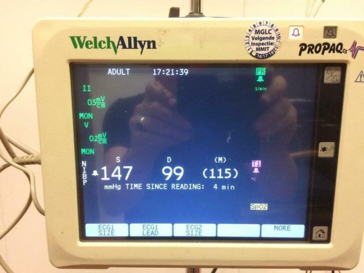 Welch Allyn vital signs monitor met toebehoren in koffer