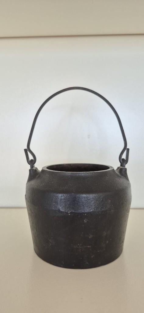 Antieke gietijzeren lijmpot, Ophalen