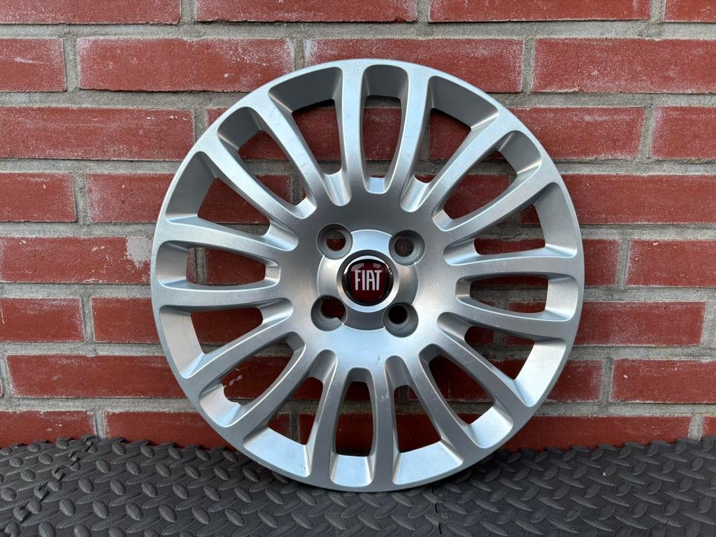 1 originele Fiat Punto Evo wieldop 15 inch, Ophalen of Verzenden, Gebruikt
