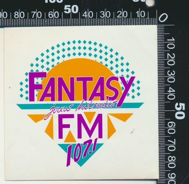 Sticker: Fantasy FM - Jouw Hitradio, Verzamelen, Stickers, Zo goed als nieuw, Film, Tv of Omroep, Ophalen of Verzenden