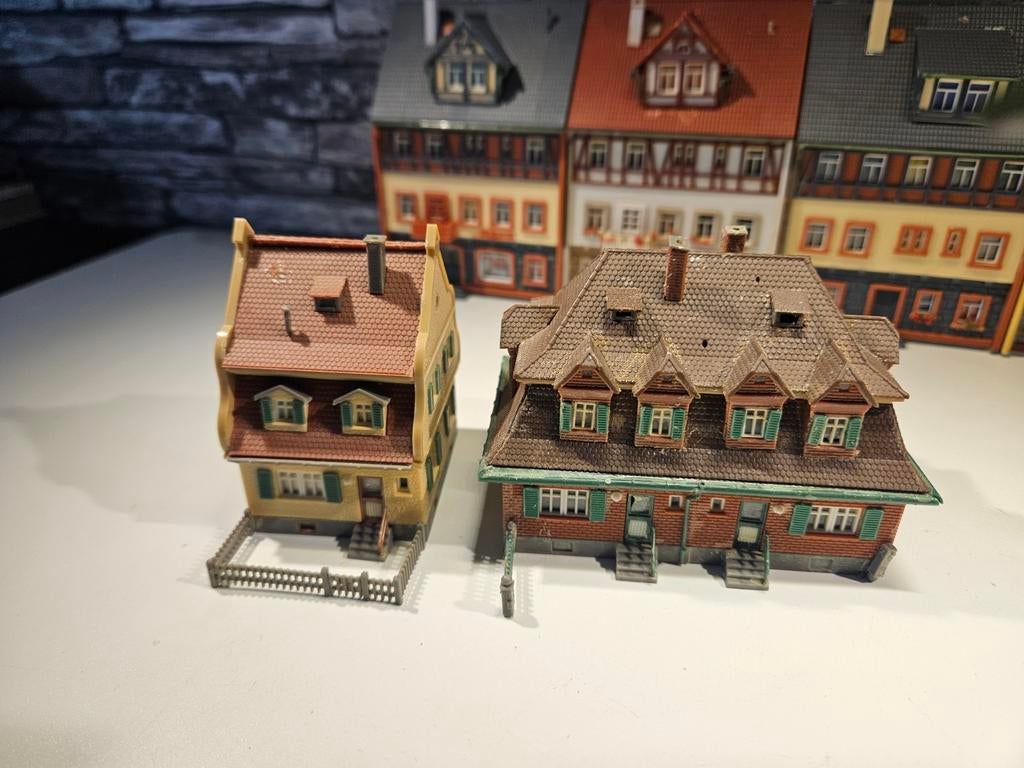 2 Engelse huizen woningen N spoor trein 1:160, Hobby en Vrije tijd, Modeltreinen | N-Spoor, Gebruikt, Brug, Tunnel of Gebouw, Gelijkstroom of Wisselstroom