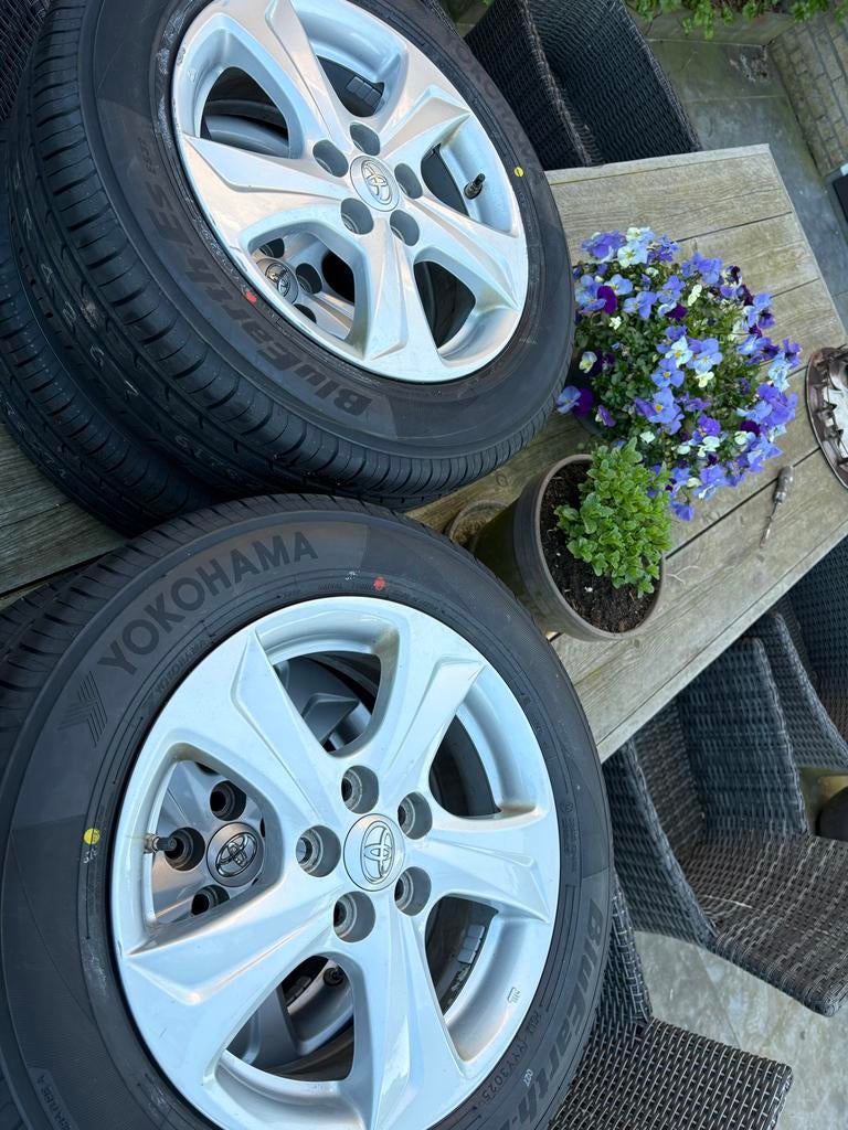 4 x Toyota velgen + nieuwe banden 185/65 R15, Auto-onderdelen, Banden en Velgen, Ophalen, Gebruikt, 15 inch, Banden en Velgen