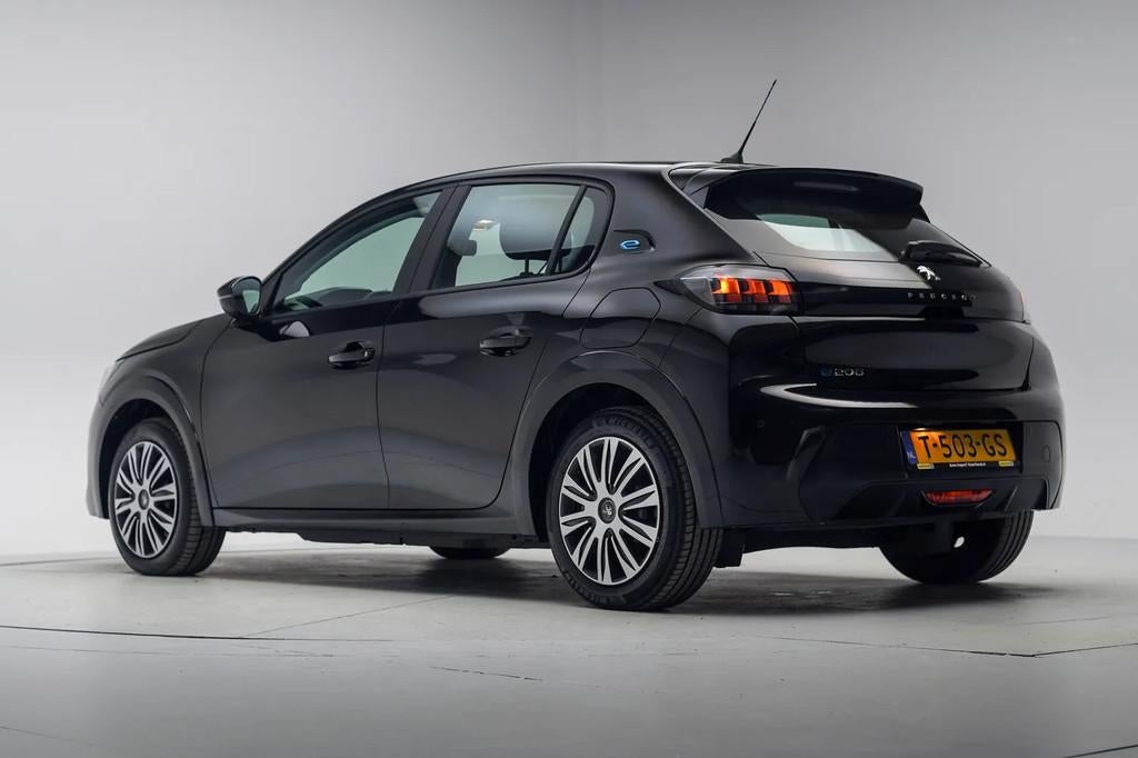Peugeot 208 EV Active Pack 50kWh 3-fase [ LED Navi Apple/And, Gebruikt, Zwart, Origineel Nederlands, 1430 kg