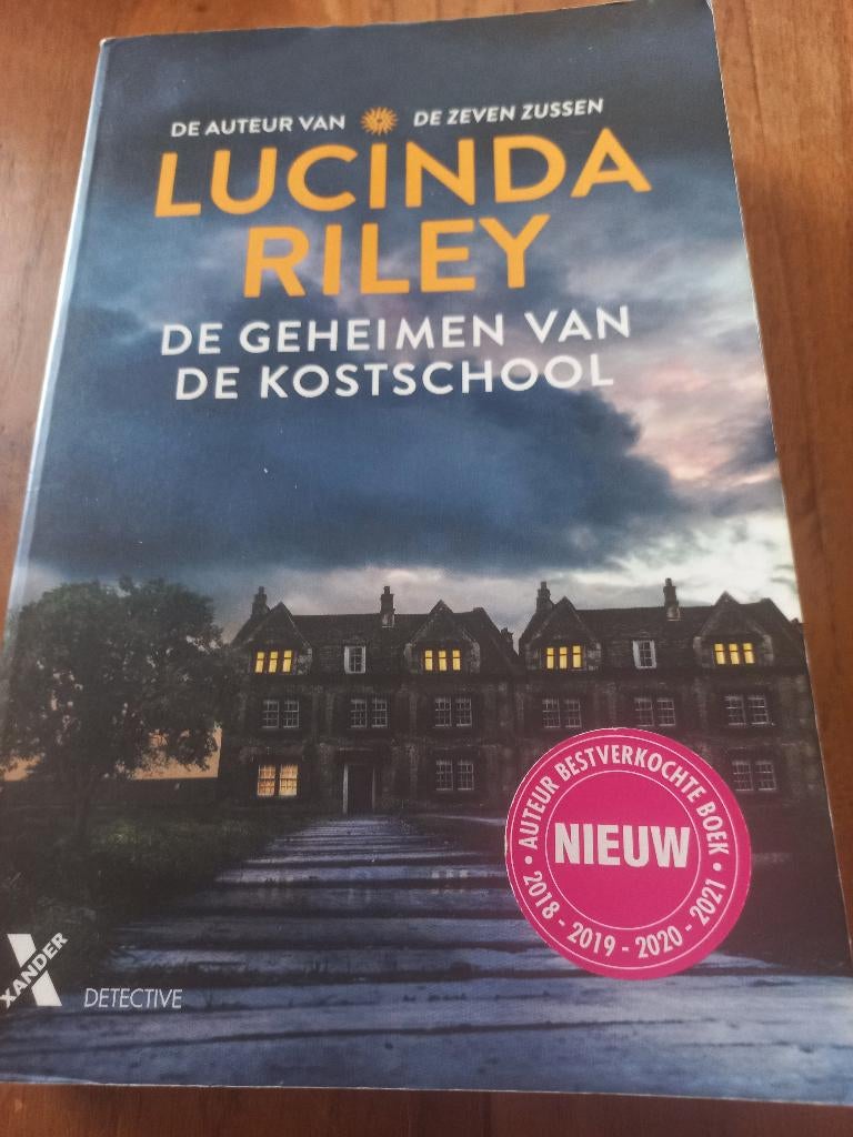 Lucinda Riley - De geheimen van de kostschool, Ophalen of Verzenden, Zo goed als nieuw