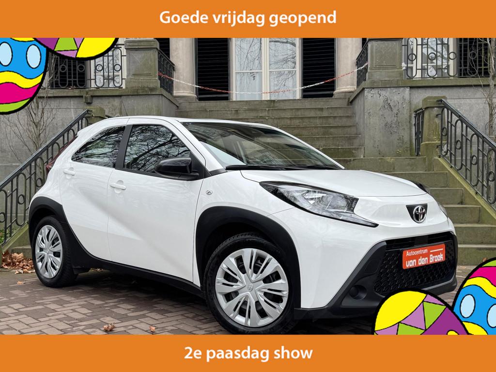 Toyota Aygo X 1.0 VVT-i MT Premium CarPlay Camera Cruise/Ada, Voorwielaandrijving, Gebruikt, 4 stoelen, Leder en Stof