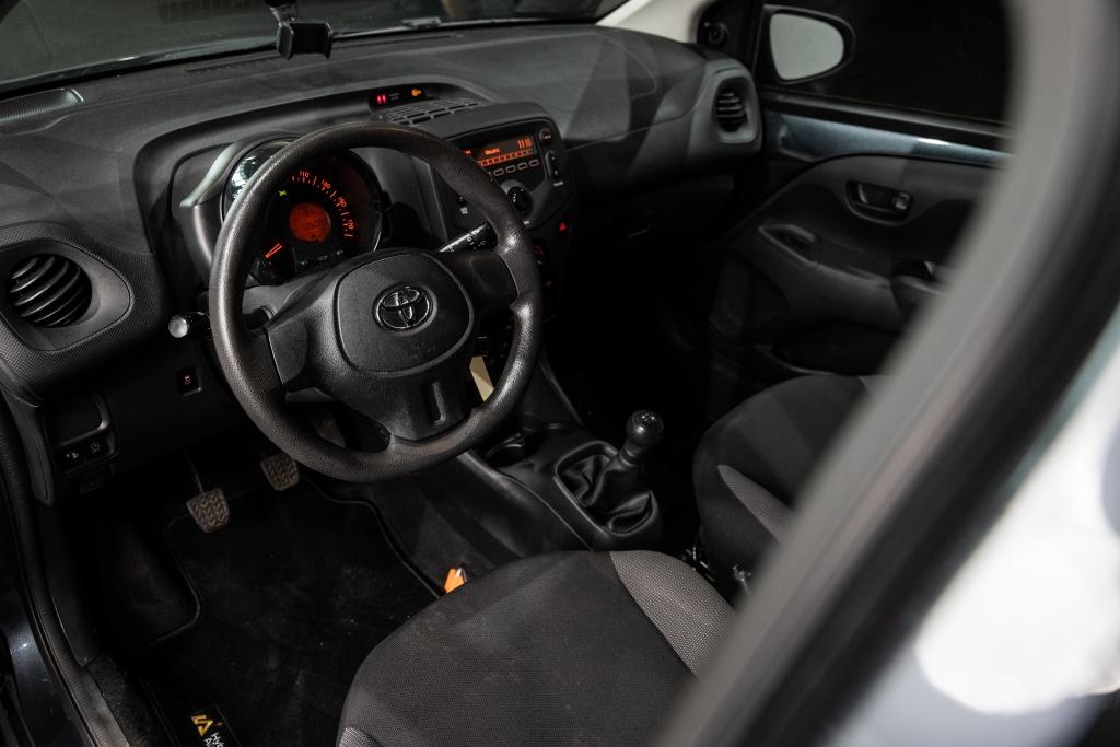 Toyota Aygo 1.0 VVT-i x-now | Hill-hold | Cruise Control, Keurmerk '100% Onderhouden', 12 maanden, Stof, Gebruikt