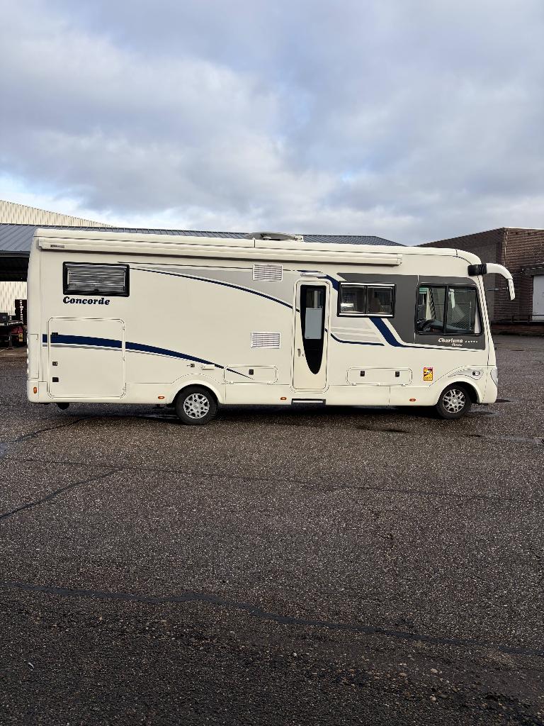 Concorde Charisma II 840, Caravans en Kamperen, Campers, Achteruitrijcamera, Luifel, Vloeistofverwarming, Diesel