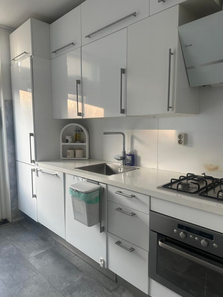 Ikea keuken met goed werkende apparatuur, Ophalen, Wit, Hoekkeuken, Zo goed als nieuw