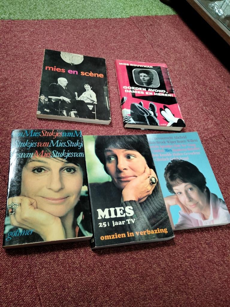 Mies Bouwman 5 boeken, Ophalen of Verzenden, Zo goed als nieuw, Tv-serie