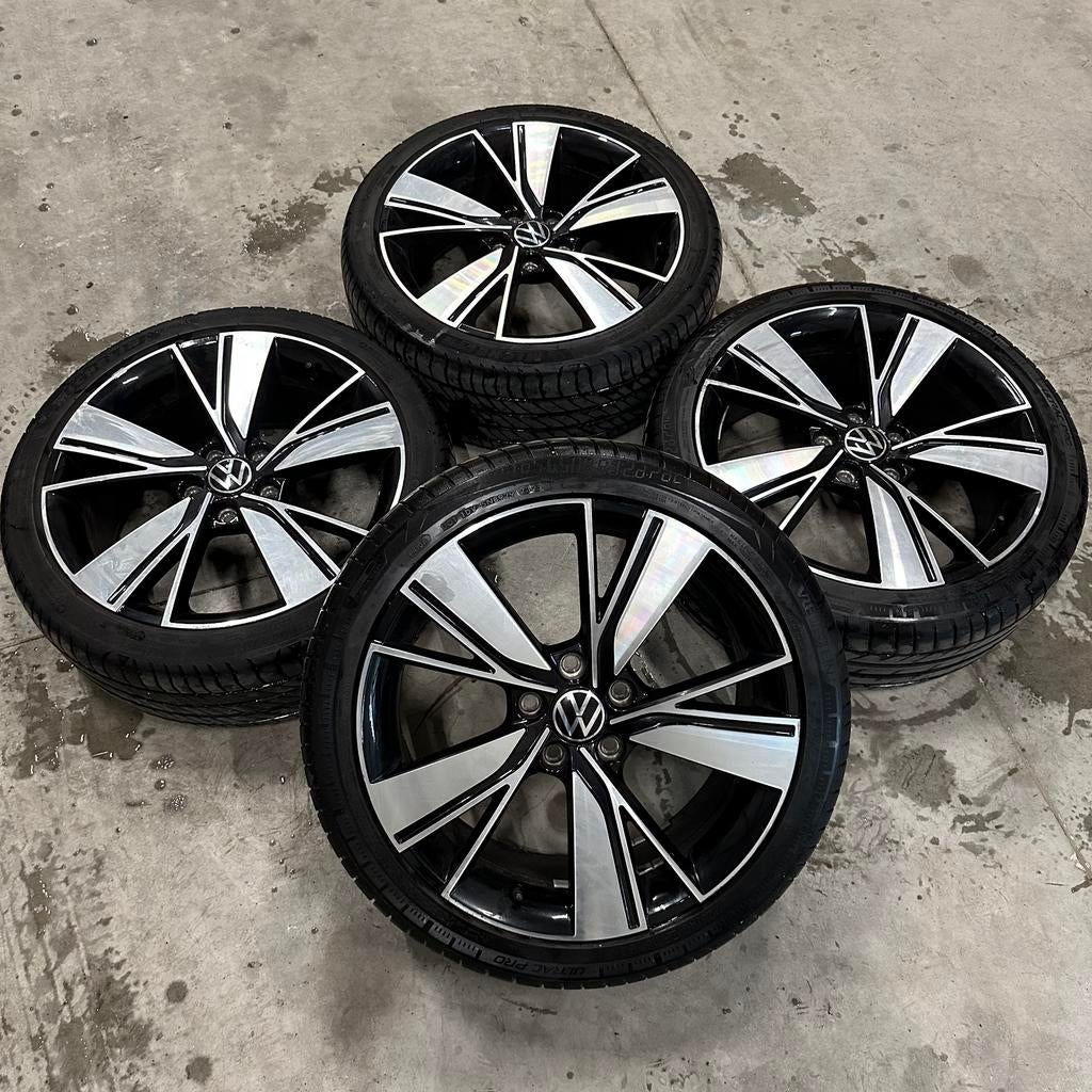 Set 18” originele bakersfield vekgen gte R line gti golf 8, Auto-onderdelen, Banden en Velgen, 18 inch, Gebruikt, Banden en Velgen