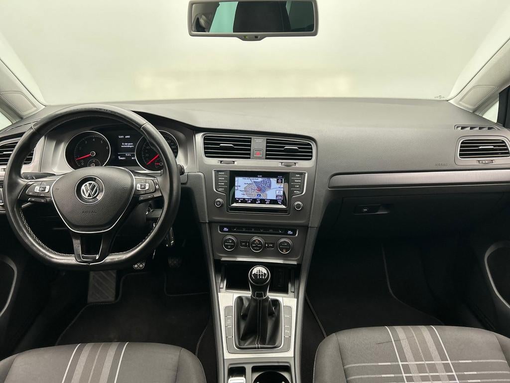 Volkswagen Golf 1.2 TSI Business | Navigatie | PDC | Stoelve, Voorwielaandrijving, Stof, Gebruikt, 4 cilinders