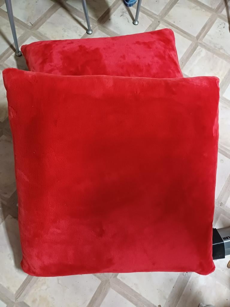 2 Rode Kussens 65x65 cm, Ophalen, Gebruikt, Rood, Vierkant