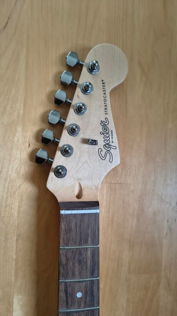 Squier stratocaster hals loaded
/ zeer mooi, Ophalen of Verzenden, Zo goed als nieuw, Elektrische gitaar