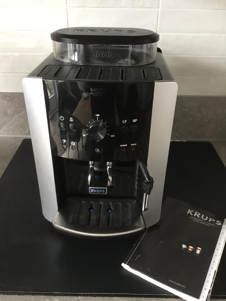 Krups volautomatische espressomachine quattro force, Witgoed en Apparatuur, Koffiezetapparaten, Gebruikt, Koffiemachine, Afneembaar waterreservoir