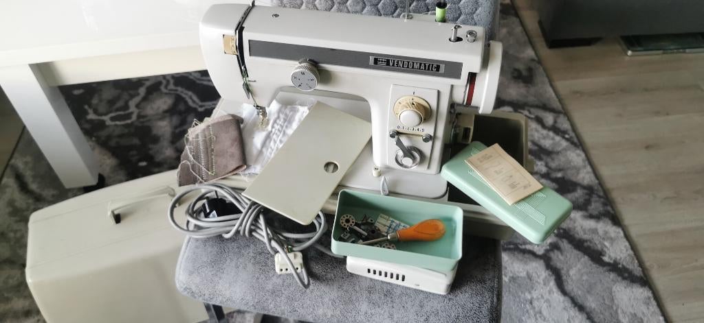 Naaimachine VENDOMATIC werkt goed, Ophalen of Verzenden, Zo goed als nieuw, Naaimachine, Overige merken
