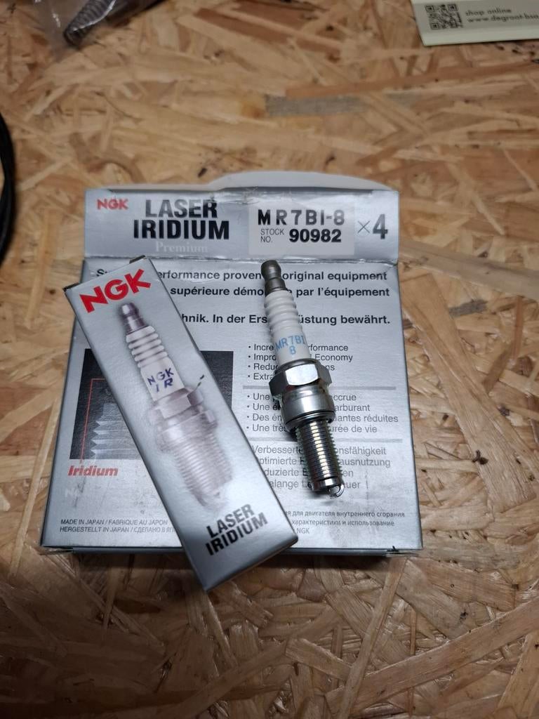 2 bougies Piaggio MP3 Vespa GTS Can-am Spyder, Motoren, Ophalen of Verzenden, Nieuw