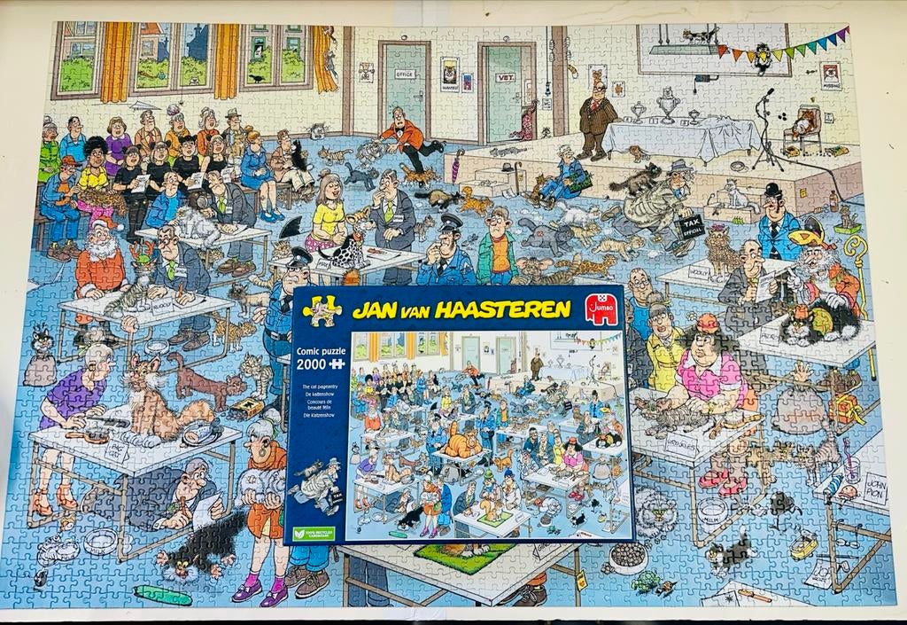 Jan van Haasteren Puzzel 2000 stukjes - De Kattenshow, Ophalen of Verzenden, Meer dan 1500 stukjes, Zo goed als nieuw, Legpuzzel