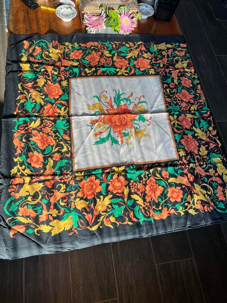 Elegante Zijden Sjaal met Bloemenpatroon, Kleding | Heren, Ophalen of Verzenden, Zo goed als nieuw