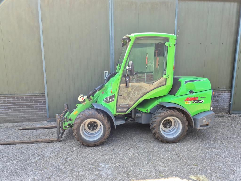 Te koop Avant 735, Zakelijke goederen, Machines en Bouw | Kranen en Graafmachines, Ophalen of Verzenden, Wiellader of Shovel