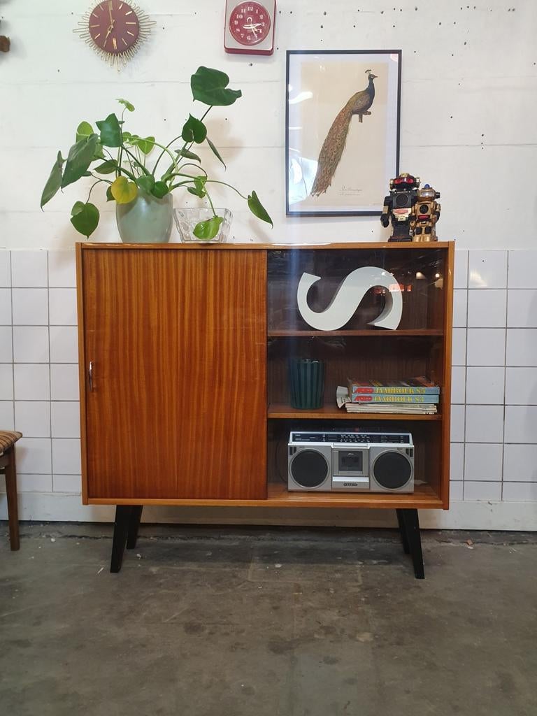 Vintage wandkast met vitrine jaren 60, Ophalen, Zo goed als nieuw, Minder dan 150 cm, Minder dan 100 cm