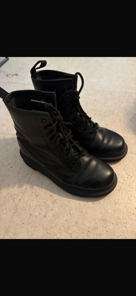 Dr martens, Kleding | Dames, Schoenen, Zwart, Lage of Enkellaarzen, Ophalen of Verzenden, Zo goed als nieuw