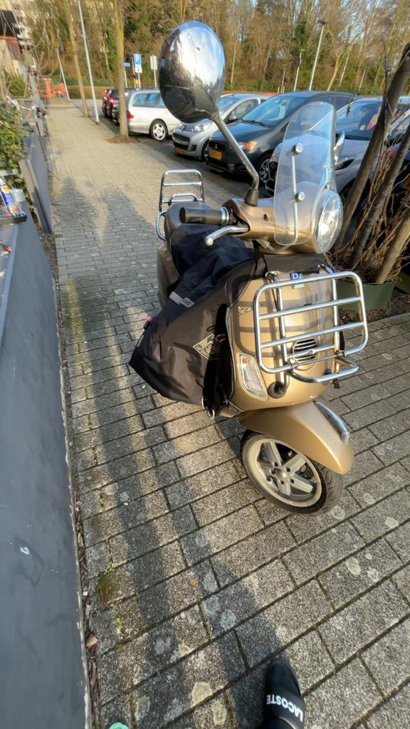 Vespa lx 50, Fietsen en Brommers, Snorfietsen en Snorscooters, Ophalen, Gebruikt, Benzine, Vespa