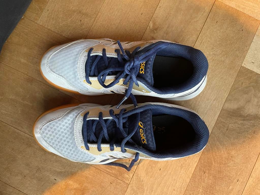 Asics zaalschoen - mt 37,5 - gym, volleybal, korfbal, hockey, Sport en Fitness, Korfbal, Ophalen of Verzenden, Zo goed als nieuw