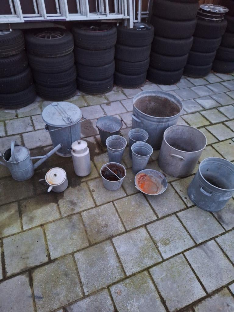 16 stuks Zinken vuilnisbak emmer etc, Gebruikt, ., Rond, Ophalen of Verzenden