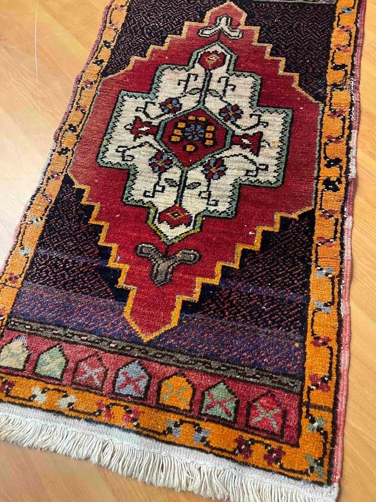 Vintage handgeknoopt tapijt 87/47cm, Minder dan 50 cm, Gebruikt, 50 tot 100 cm, Etten-Leur