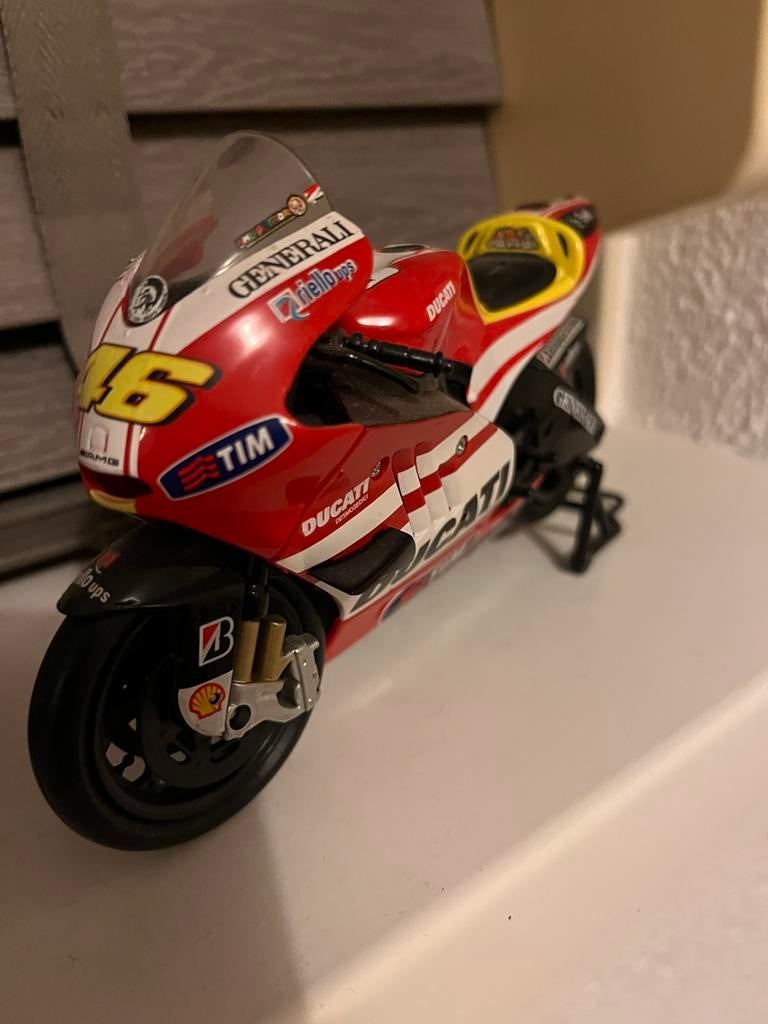 Valentino Rossi Schaalmodel Ducati, Ophalen of Verzenden, Zo goed als nieuw, Motor, Overige merken