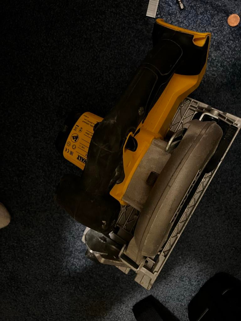 DeWALT DCS391N-XJ 18V Li-ion XR accu cirkelzaag body -, Ophalen of Verzenden, 1200 watt of meer, Vlakschuurmachine