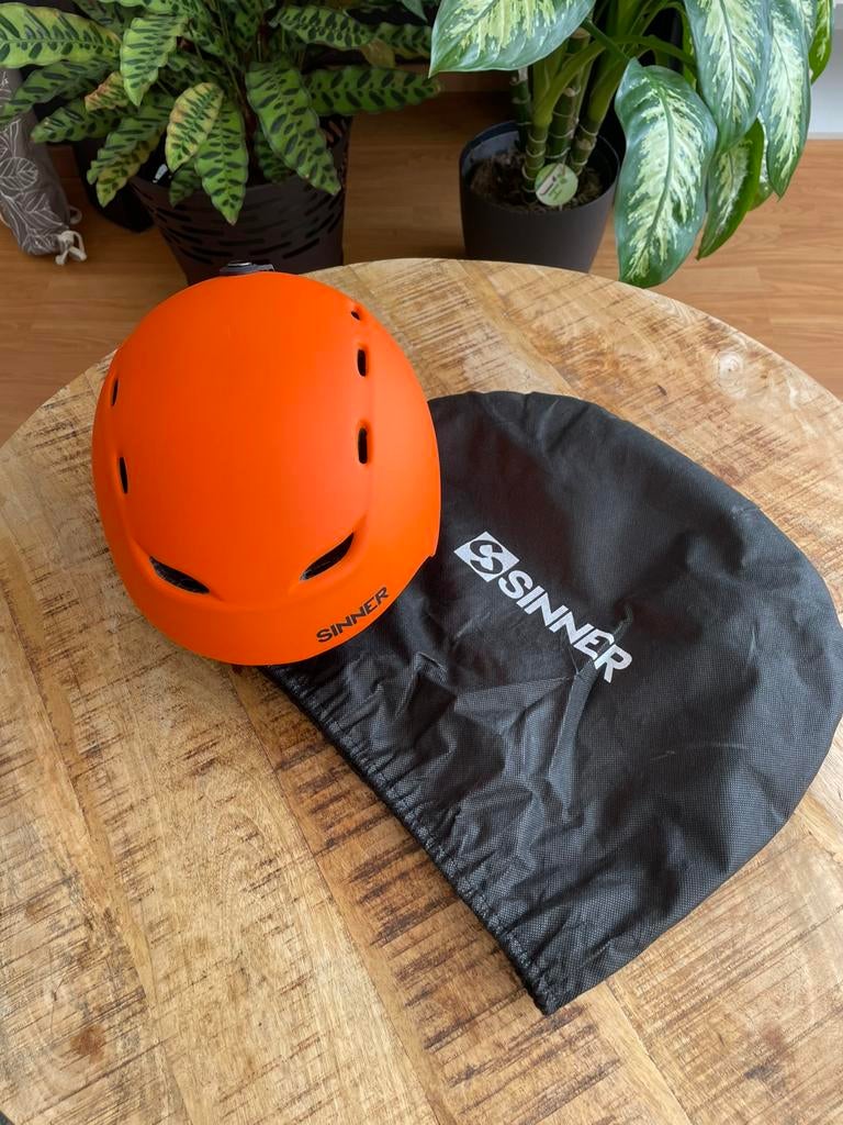 Ski, -snowboard helm Sinner, Sport en Fitness, Snowboarden, Ophalen of Verzenden, Zo goed als nieuw, Helm of Bescherming