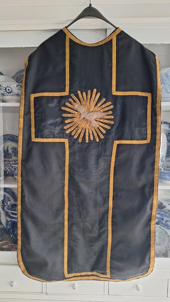 Mooi oude kazuivel met goudbrocaat embleem, zie foto's, Ophalen of Verzenden, Overige maten