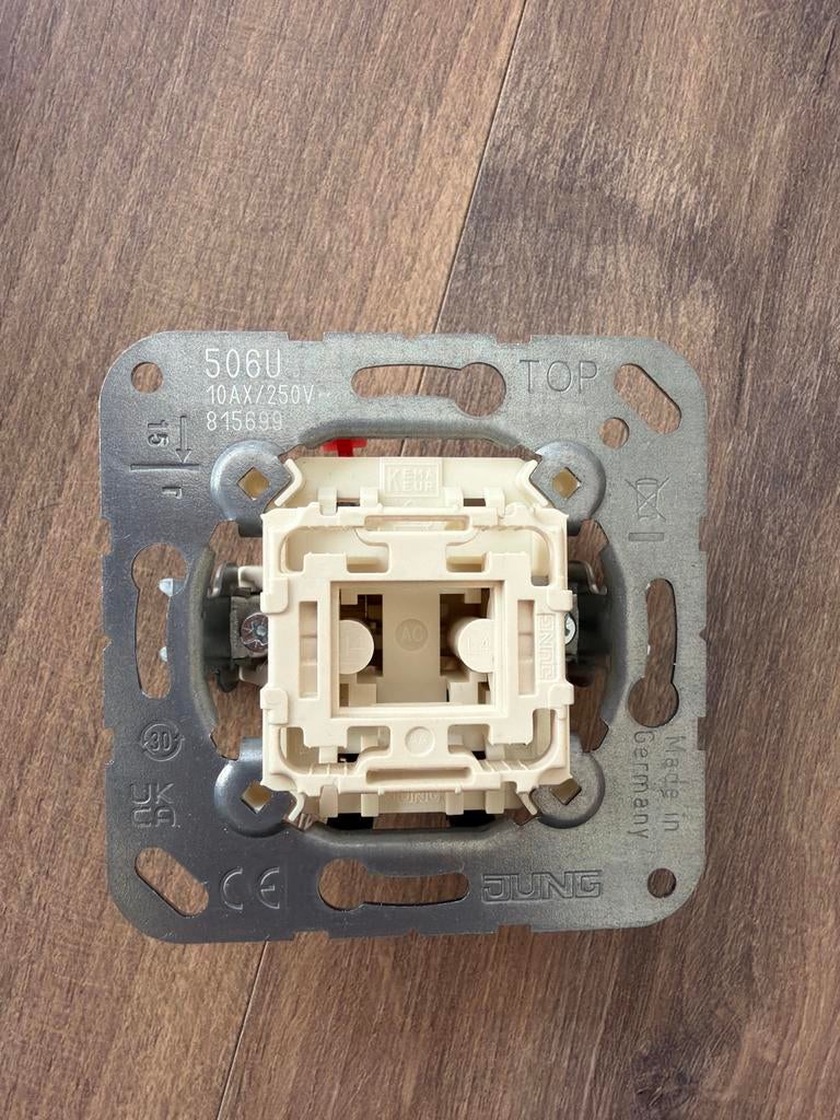 Jung Schakelaar 506U 2 stuks, Ophalen of Verzenden, Nieuw, Schakelaar