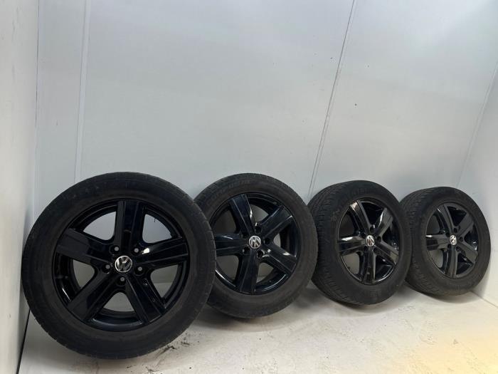 Velgen set + banden van een Volkswagen Transporter, Auto-onderdelen, Banden en Velgen, Personenwagen, Gebruikt, 3 maanden garantie