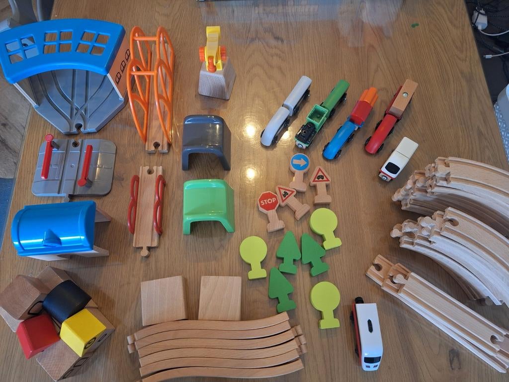 Houten treinbaan van (grotendeels) Ikea, Ophalen of Verzenden, Zo goed als nieuw
