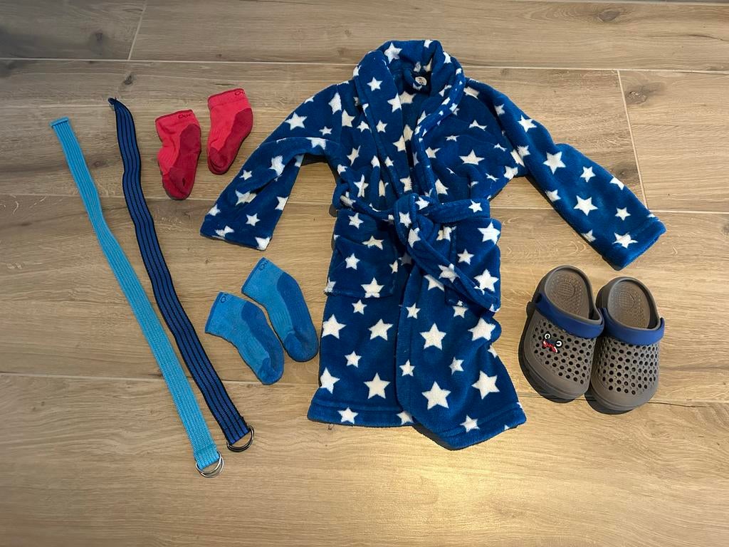 Pakket Badjas 98 - 104 riem, slippers maat 28 en sokken, Ophalen of Verzenden, Zo goed als nieuw, Maat 98