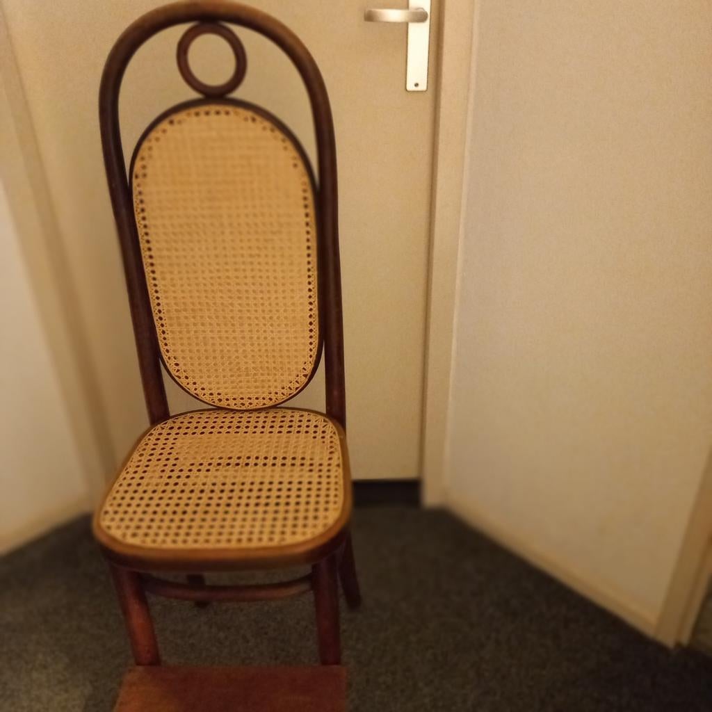 Thonet Kinderstoel "winkelstoeltje" met nieuwe webbing, Antiek en Kunst, Antiek | Meubels | Stoelen en Banken, Ophalen